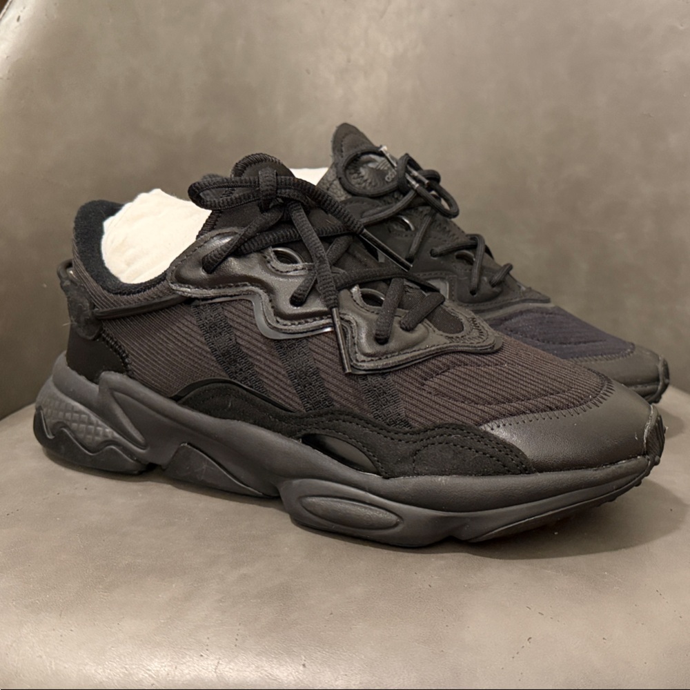 Adidas Ozweego triple black